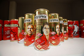 «Спартак» представил болельщикам золотой трофей на пивоваренном заводе партнера
